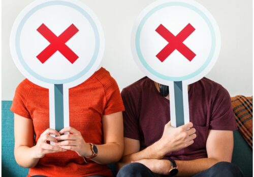5 Red Flags to Watch When Meeting Someone from the Internet